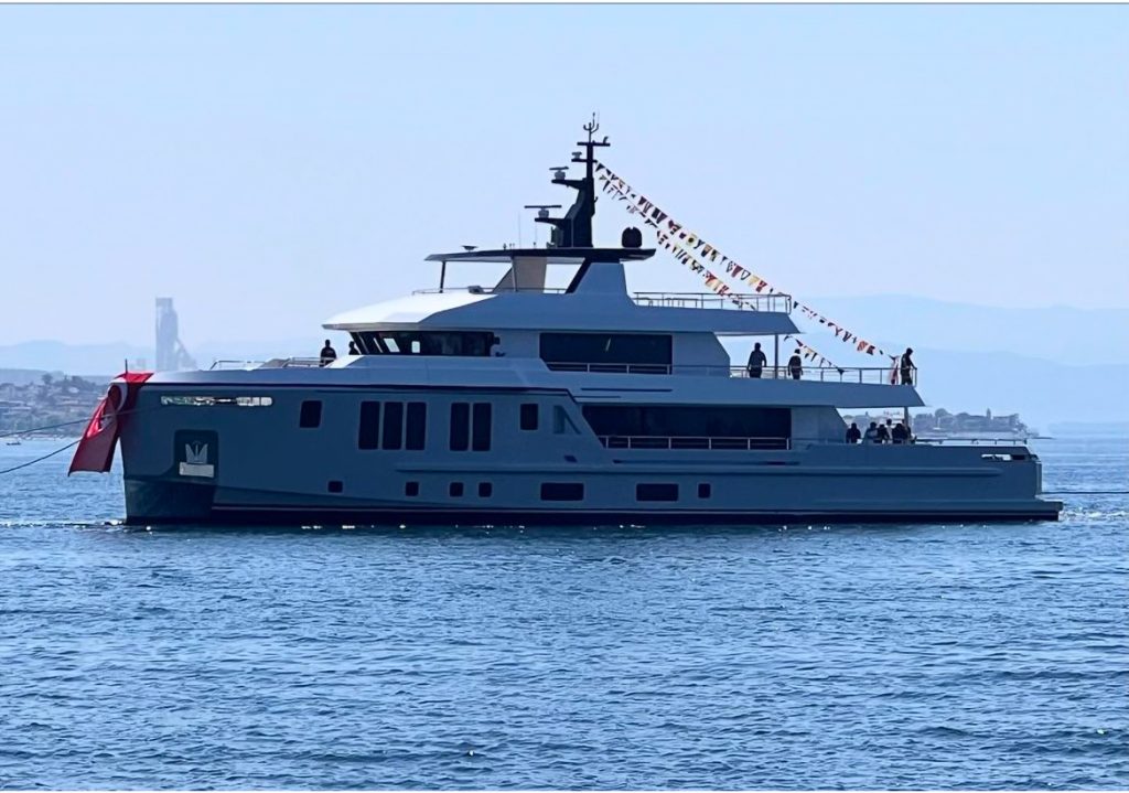 35 mt  Explorer Yacht